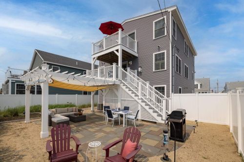 100 Concord St, Seabrook, NH 03874-4706