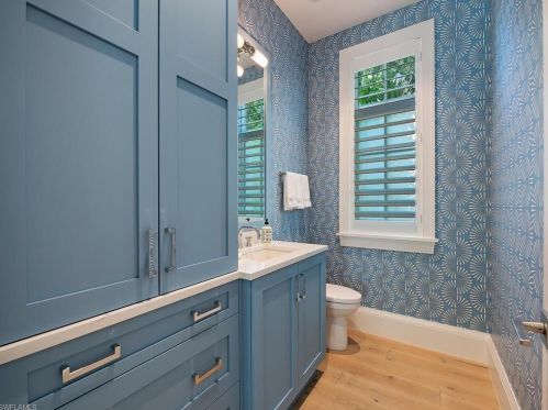 141 9 Ave, Naples FL 34102-6867 exterior