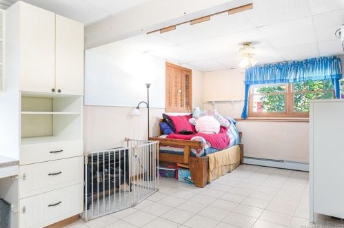 19 John St, Enfield CT 06082-3706 exterior