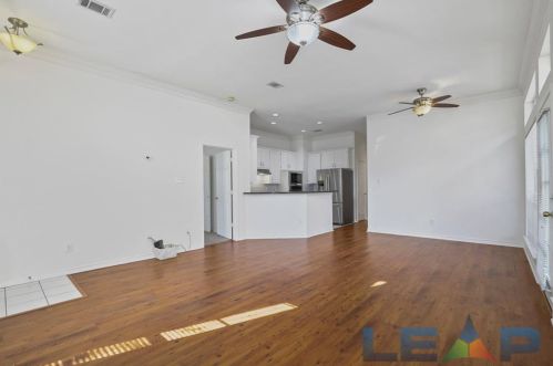 8704 Moss Hill Rd, Irving TX  75063-4285 exterior