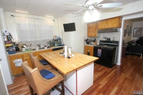 95 Clinton Pl, East Rutherford NJ 07073-1323 exterior