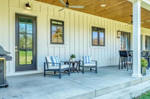 100 Ladue Meadows Ln, Saint Louis MO 63141-7503 exterior