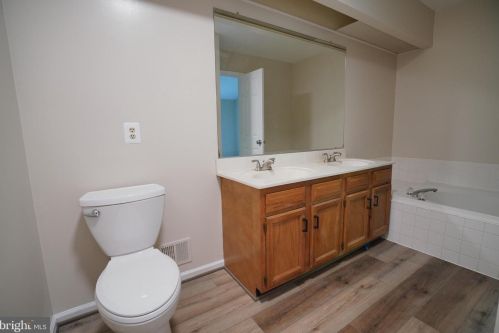 4503 Hazeltine Ct, Alexandria VA 22312-3206 exterior