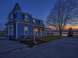 40 Usher Ter, Bristol RI  02809-1709 exterior