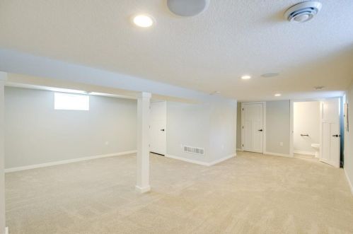 1377 James Ave, Saint Paul MN 55105-2551 exterior