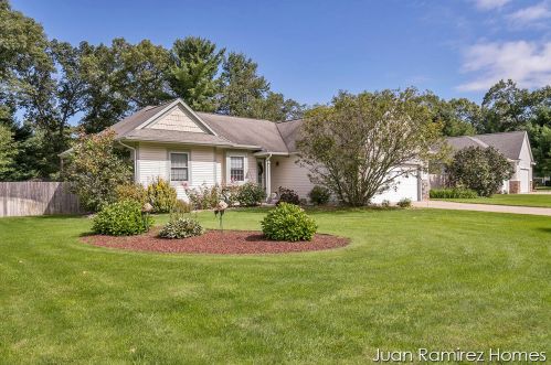 2392 Windy Ridge Dr, Meskegon, MI 49442-1474