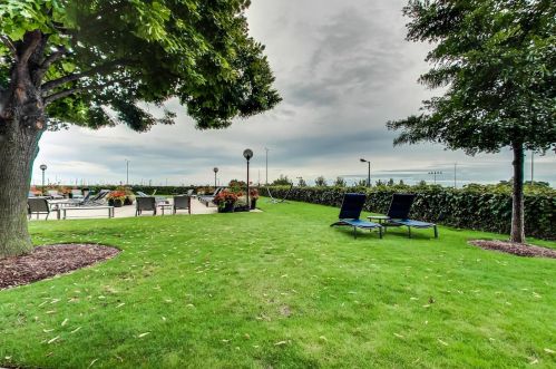 155 Harbor Dr, Chicago IL  60601-7315 exterior