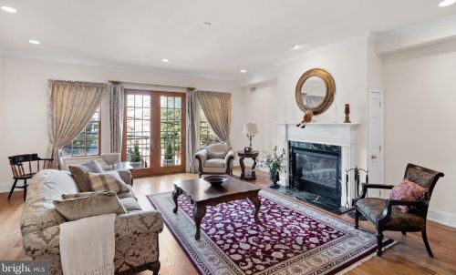 124 Bainbridge St, Philadelphia PA 19147-1866 exterior