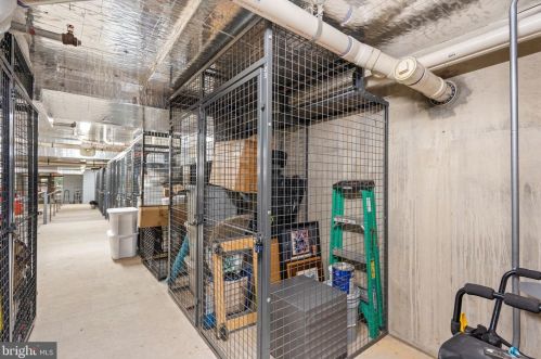 815 Patrick St, Alexandria VA 22314-4070 exterior