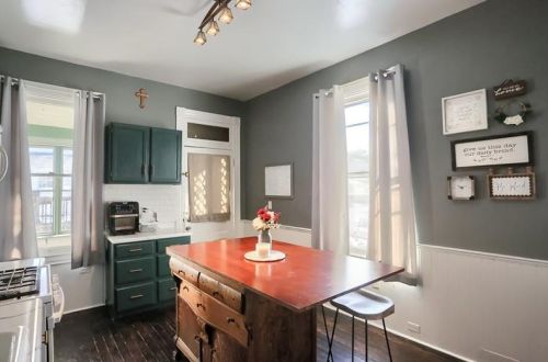 1526 State Ave, Moon Twp PA  15108-2052 exterior