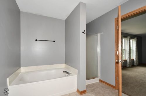 1011 Butterfield Cir, Joliet IL 60404-8148 exterior