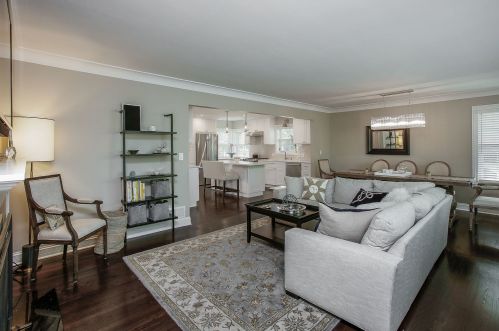 860 Linden Ave, Elmhurst IL 60126-5312 exterior