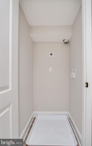 31 V St, Washington DC  20001-1012 exterior