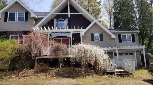 394 Moon Clinton Rd, Moon Twp, PA 15108-2432