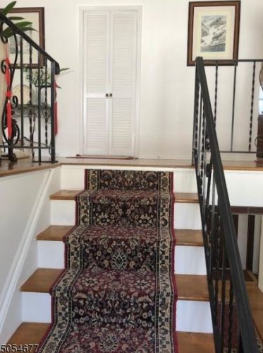 20 Arnold Dr, Parsippany NJ 07054-2240 exterior