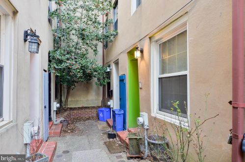 802 6th St, Philadelphia PA  19147-3057 exterior