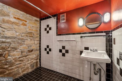 515 Delancey St, Philadelphia PA 19106-4105 exterior