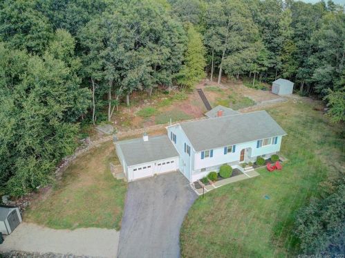 39 Tra Mart Dr, Uncasville CT  06382-1115 exterior