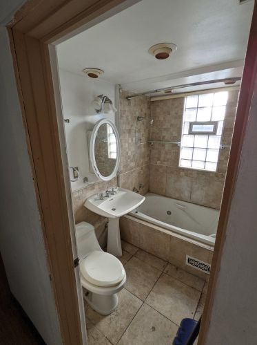 10435 Calhoun Ave, Chicago IL 60617-5353 exterior