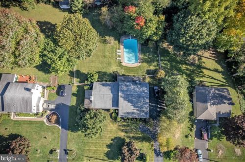 3525 Brae Bourn Dr, Huntingdon Valley, PA 19006-3049