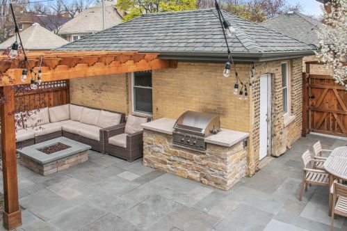 2955 Sunnyside Ave, Chicago IL 60630-3923 exterior