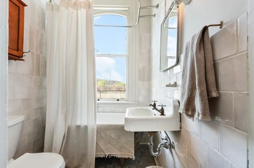 1426 Chateau St, Pittsburgh PA 15233-1242 exterior