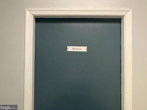 1324 Locust St, Philadelphia PA 19107-5604 exterior