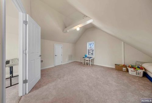 571 Kipp St, Teaneck NJ 07666-1648 exterior