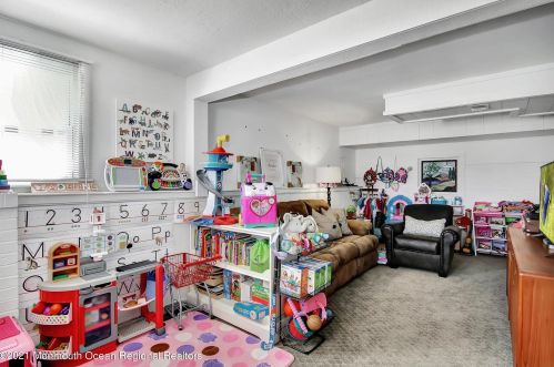 27 Birch Dr, Red Bank NJ 07702 exterior