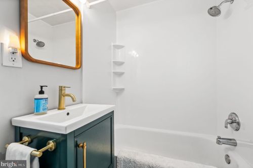 864 20th St, Philadelphia PA  19130-2025 exterior