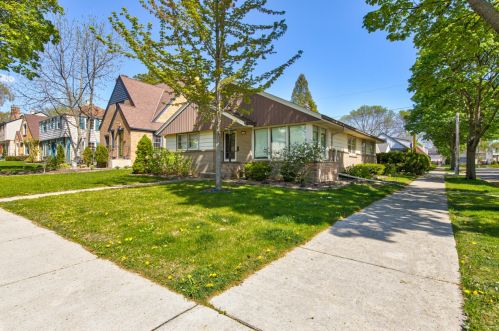 2800 Hartung Ave, Milwaukee, WI 53210-1340