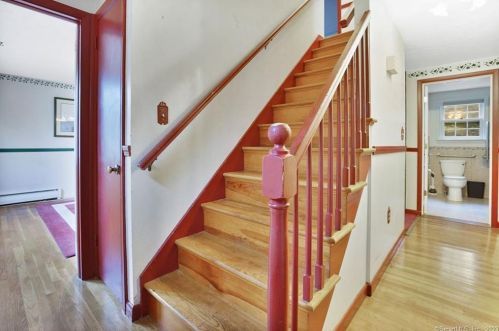 36 Betty Rd, Enfield CT 06082-2623 exterior