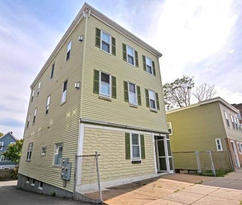 841 Saratoga St, Boston MA exterior