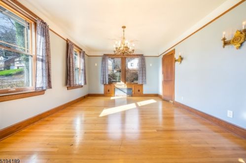 85 Lawrence Ave, Town Center NJ  07052-3707 exterior