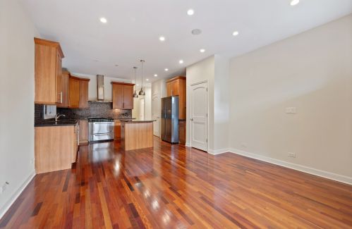 1452 Blackhawk St, Chicago IL 60610-1170 exterior