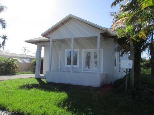 3204 Karen Dr, Naples, FL 34112-7365