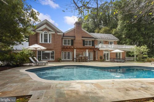 11013 Cripplegate Rd, Rockville MD 20854-1630 exterior