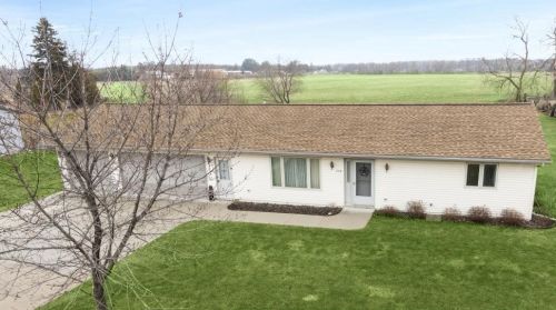 328 Packer Dr, Manitowoc, WI 54220-8927