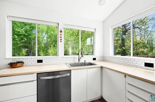 4074 Tischer Rd, Duluth MN 55803-1151 exterior