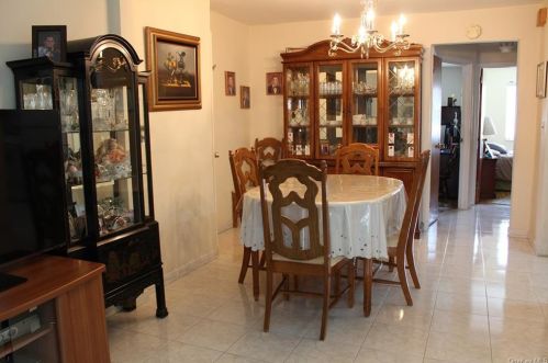 195 Swinton Ave, Bronx NY 10465-1920 exterior