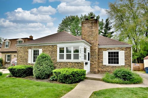 134 Crescent Ave, Elmhurst, IL 60126-4443