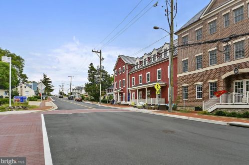 803 Catoctin Cir, Leesburg VA 20176-4951 exterior