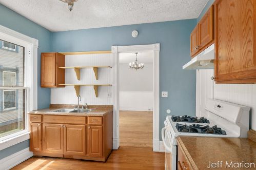 56 Un Ave, Grand Rapids MI 49503-4451 exterior