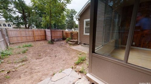 59 20 St, Huntington Station NY 11746-3202 exterior