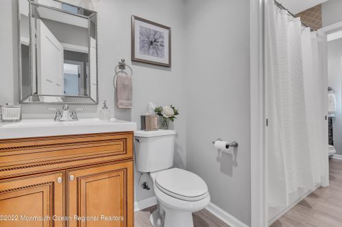 35 Arno St, Oakhurst NJ 07755-1002 exterior