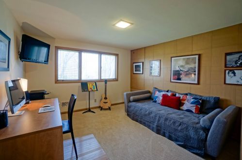 9355 Thrush Ln, Milwaukee WI 53217-1375 exterior