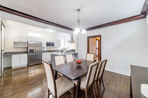 7225 Bennett Ave, Chicago IL  60649-2905 exterior