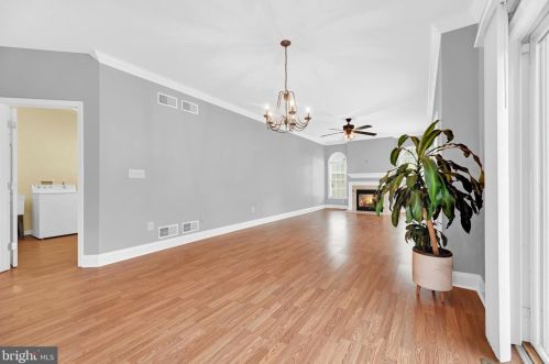 1 Hickory Ln, Littlestown PA 17340-9173 exterior