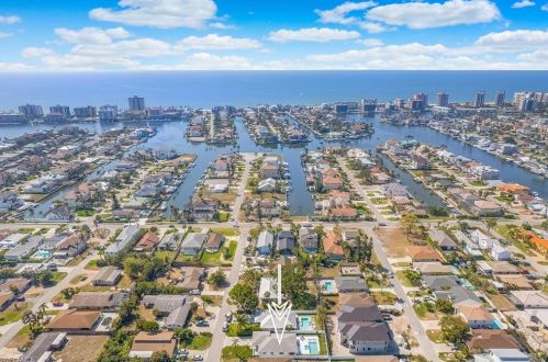 525 102 Ave, Naples FL 34108-3213 exterior