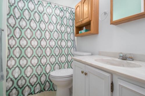 6185 Enola Ave, Kalamazoo MI 49048-8110 exterior